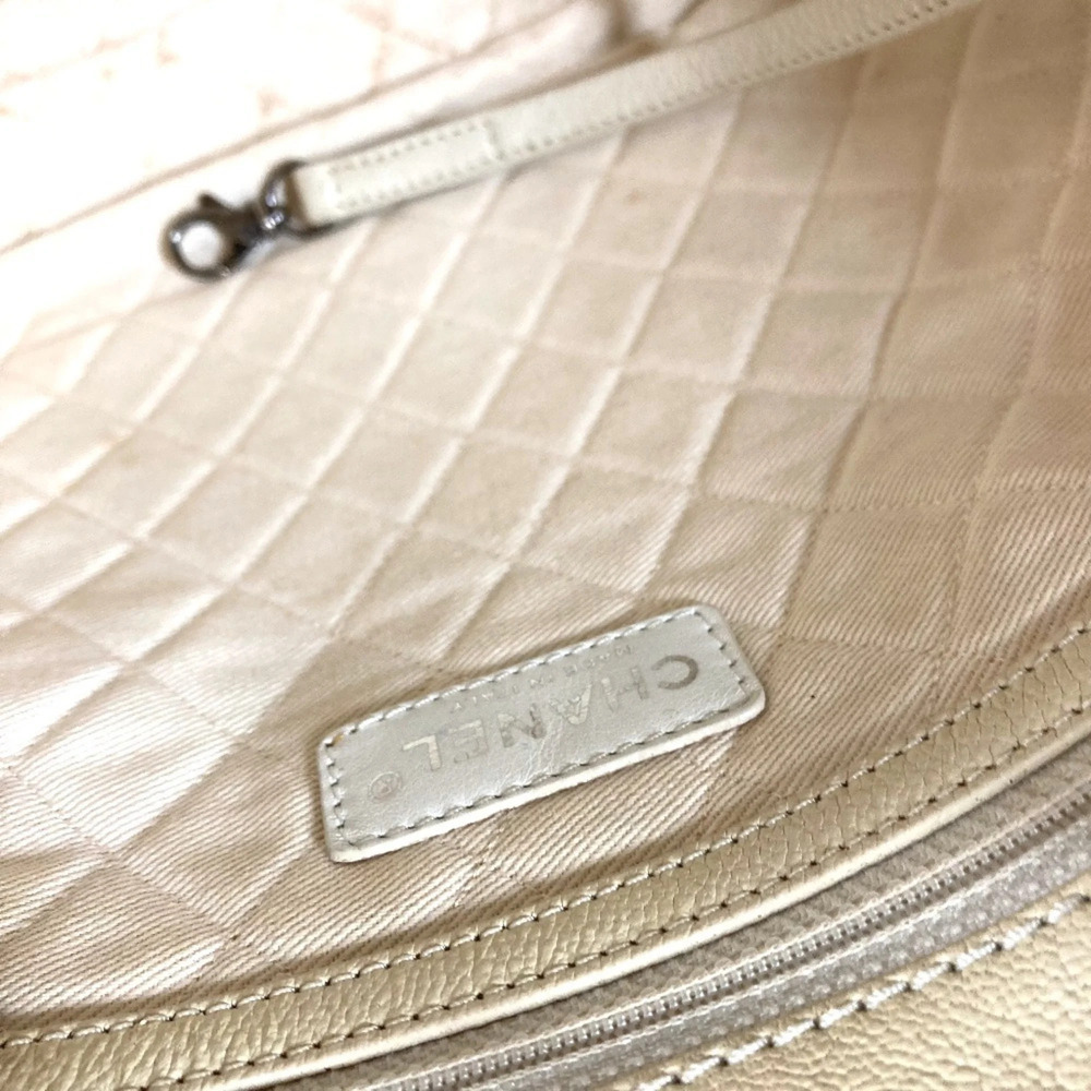 CHANEL White Leather Logo Tote Bag - Picture 6 of 16